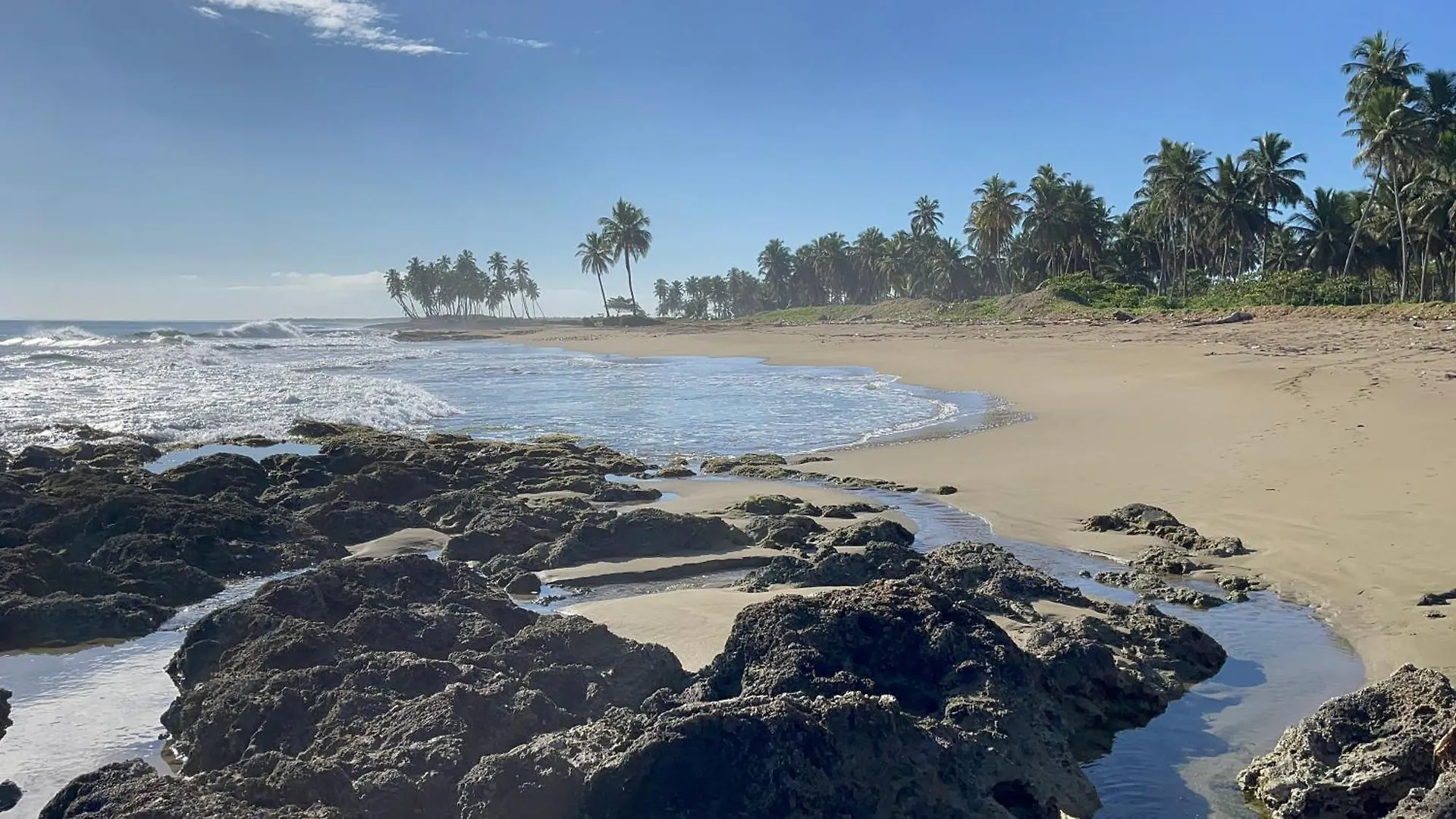 Home Close To The Beach, Free Wifi & Parking, In Quiet Neighborhood Equipped With Acs Nagua